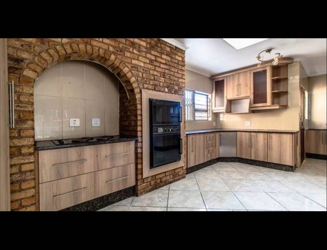 4 BEDROOM HOUSE FOR SALE IN BASSONIA